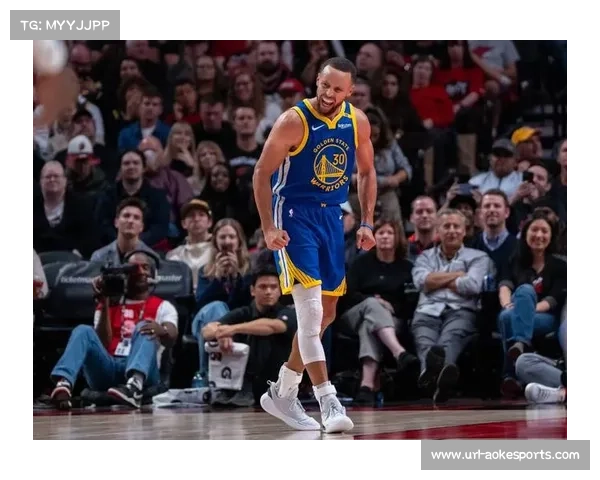 勇士爵士背靠背对决，库里马尔卡宁得分对决